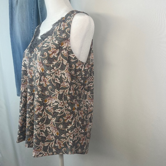 Daytrip by Buckle Floral Lace Trim Top – Size Small – Excellent Condition! - Picture 3 of 10